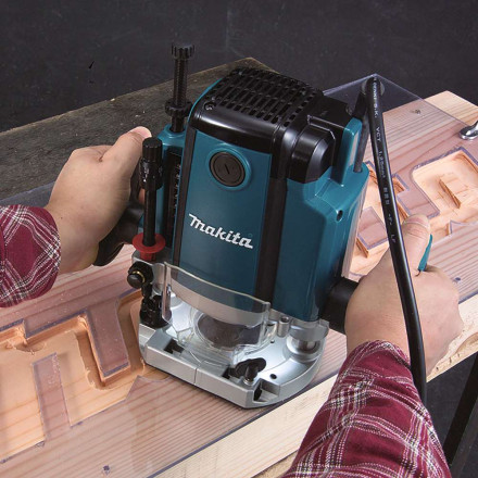 Фрезер Makita RP1802FX02